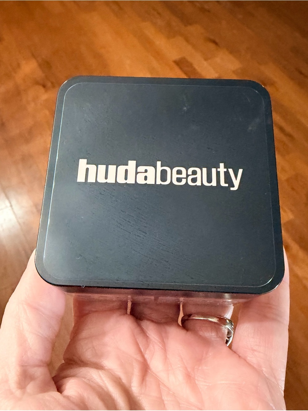 Huda Beauty Easy Bake Blurring Loose Baking & Setting Powder